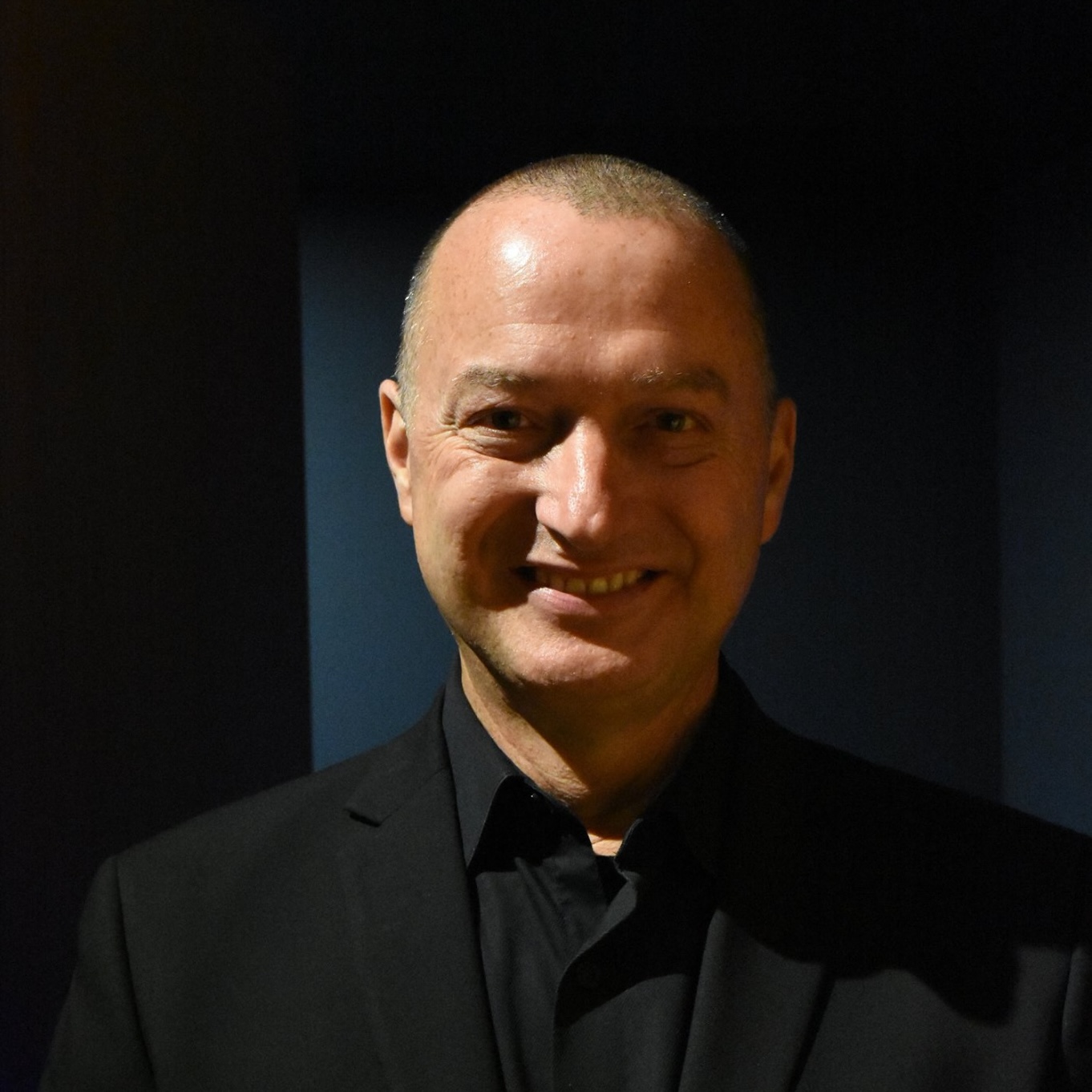 Chris Thompson ( Vocal )